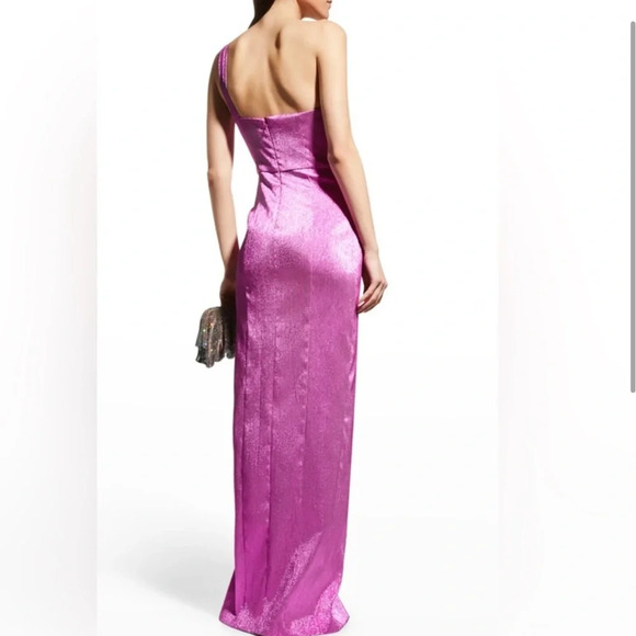 Black Halo Spice Gown, RTR - Picture 3 of 10